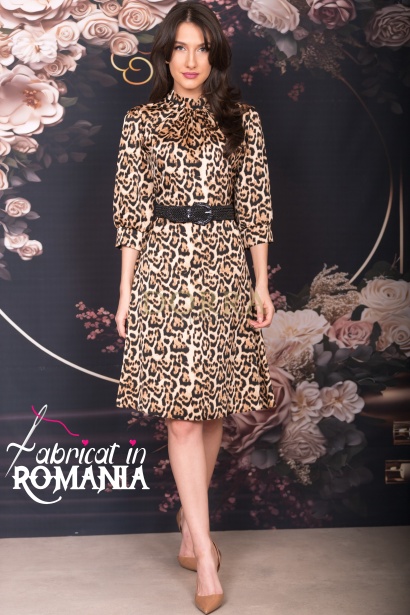 Rochie cocktail Maureen din satin animal print, cu pliuri la decolteu si curea