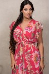 Rochie Anabelle din voal rosu cu imprimeu floral, pieptii petrecuti si elastic in talie