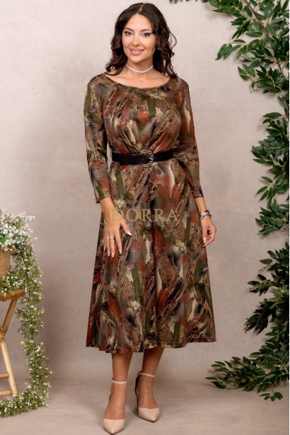 Rochie Samantha din jerse cu imprimeu kaki, pense in talie si curea