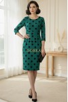 Rochie Abril cu croiala usor cambrata, din jerse verde cu buline