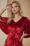 Rochie Angela din catifea rosie, cu croiala pe corp si maneci tip capa