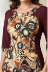 Rochie Lizzy cu croiala clepsidra, din jerse grena si imprimat