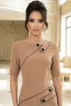 Rochie Nicoleta bej din jerse plin, cu vipusca neagra si nasturi decorativi
