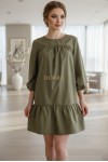 Rochie Noelle din bumbac kaki cu croiala larga si volan