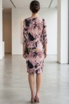 Rochie Corama din jerse roz prăfuit cu imprimeu floral, mânecă 3/4 și croială largă