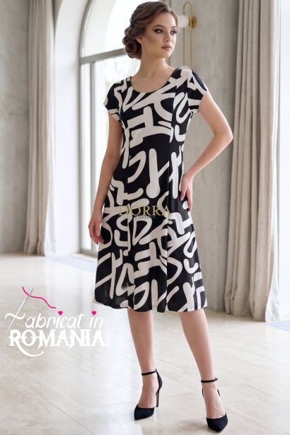 Rochie măsuri mari Diana din satin alb/negru, cu clini și mânecă scurtă