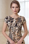 Rochie măsuri mari Diana din satin cu imprimeu tigrat, cu clini și mânecă scurtă