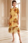 Rochie midi Evangeline din voal galben cu imprimeu floral, căptușeală și volan
