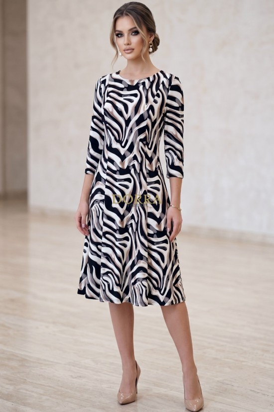 Rochie midi Gisele din jerse cu imprimeu abstract negru cu bej, mânecă 3/4, croială lejeră
