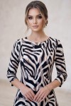 Rochie midi Gisele din jerse cu imprimeu abstract negru cu bej, mânecă 3/4, croială lejeră