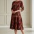 Rochie midi Gisele din jerse rosu cu bej, maneci 3/4, croiala lejera