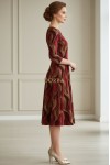 Rochie midi Gisele din jerse rosu cu bej, maneci 3/4, croiala lejera