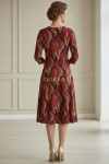 Rochie midi Gisele din jerse rosu cu bej, maneci 3/4, croiala lejera