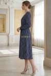 Rochie Illusion din tripluvoal bleumarin imprimat, cu decolteu patrat si curea