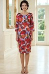 Rochie cambrată Iustina din barbie roșu abstract, cu mânecă 3/4