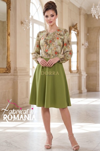 Rochie măsuri mari Jody din mătăsică și stofă verde oliv, cu clini și mânecă 3/4