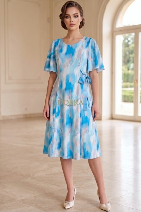 Rochie cocktail Kim din lycra în nuanțe de bleu/turquoise, cu mâneci și cordon din voal