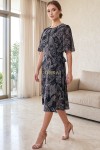 Rochie cocktail Kim din lycra negru imprimat, cu mâneci și cordon din voal