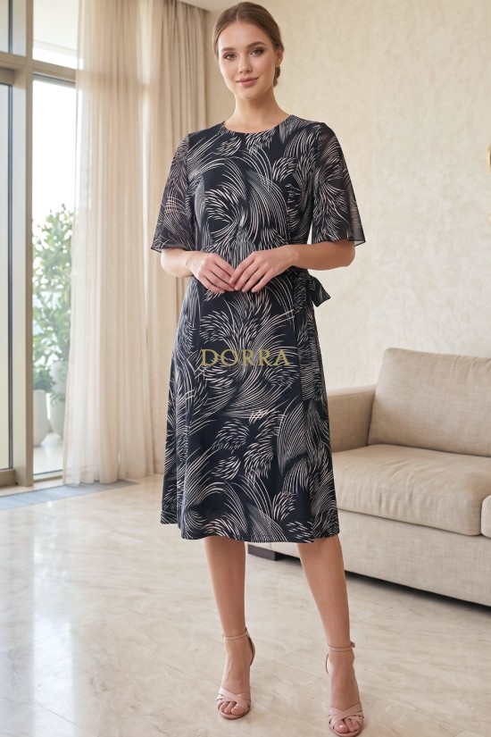 Rochie cocktail Kim din lycra negru imprimat, cu mâneci și cordon din voal