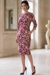 Rochie Lynn din jerse de vâscoză cu imprimeu crem/grena, mânecă 3/4 și buzunare