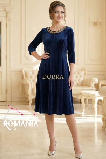 Rochie Medeea din catifea bleumarin, cu aplicatie la decolteu si croiala clos