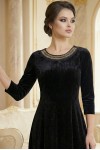 Rochie Medeea din catifea neagra, cu aplicatie la decolteu si croiala clos