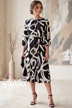 Rochie măsuri mari Minerva din satin alb/negru cu imprimeu abstract și croială în clini