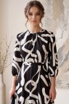 Rochie măsuri mari Minerva din satin alb/negru cu imprimeu abstract și croială în clini