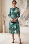 Rochie măsuri mari Minerva din satin verde cu imprimeu abstract și croială în clini