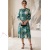 Rochie măsuri mari Minerva din satin verde cu imprimeu abstract și croială în clini