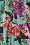 Rochie midi Raluca din tripluvoal verde cu imprimeu floral, căptușeală și volane