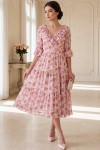 Rochie midi Raluca din voal roz cu imprimeu floral și fir lamé, căptușeală și volane