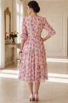 Rochie midi Raluca din voal roz cu imprimeu floral și fir lamé, căptușeală și volane