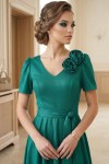 Rochie de ocazie Sabinna din stofa verde cu sclipici, floare detasabila si cordon