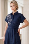Rochie midi Sophia din bumbac bleumarin, închidere cu nasturi și broderie pe piept