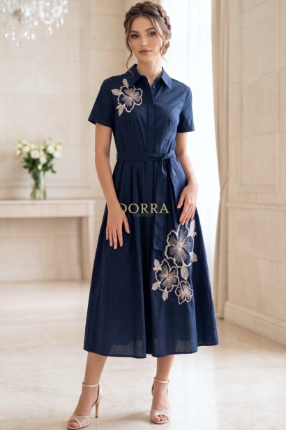 Rochie midi Sophia din bumbac bleumarin, închidere cu nasturi și broderie florală
